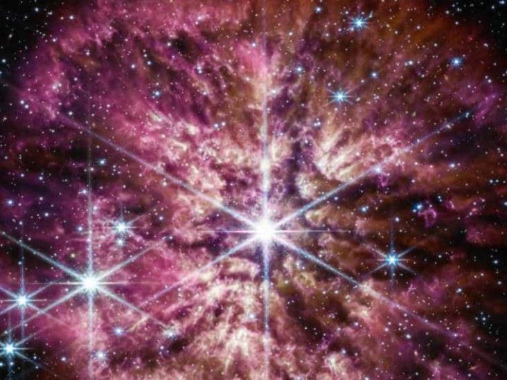 James Webb capta estrella en una fase rara vez vista con forma de flor James Webb capta estrella en una fase rara vez vista con forma de flor