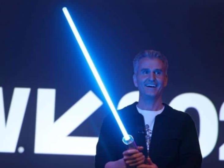 Disney muestra el primer sable láser real de Star Wars; ¡Toma todo mi dinero! Disney muestra el primer sable láser real de Star Wars; ¡Toma todo mi dinero!