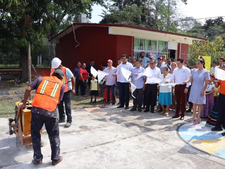 Dan banderazo a construcción de domo en escuela de Cunduacán; alcalde refrenda compromiso con el sector educativo Dan banderazo a construcción de domo en escuela de Cunduacán; alcalde refrenda compromiso con el sector educativo