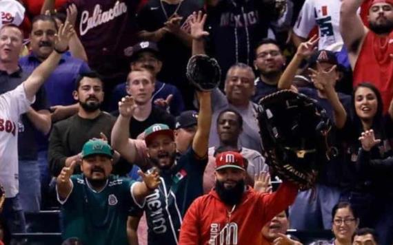 Aficionados en Mundial de Beisbol se roban el show en el México-EU