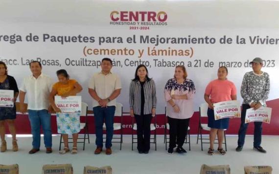 Ayuntamiento de Centro entrega cemento y láminas para el mejoramiento de las viviendas