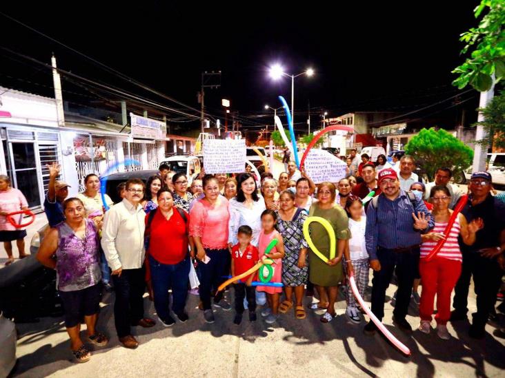 Rehabilitan de alumbrado público en beneficio de familias de las colonias Francisco Villa, Vicente Guerrero e Insurgentes Rehabilitan de alumbrado público en beneficio de familias de las colonias Francisco Villa, Vicente Guerrero e Insurgentes
