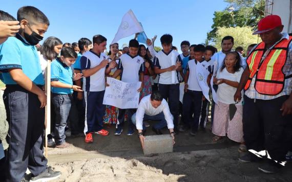Colocan primera piedra para construcción de banda perimetral en la escuela telesecundaria Manuel Gil Saenz