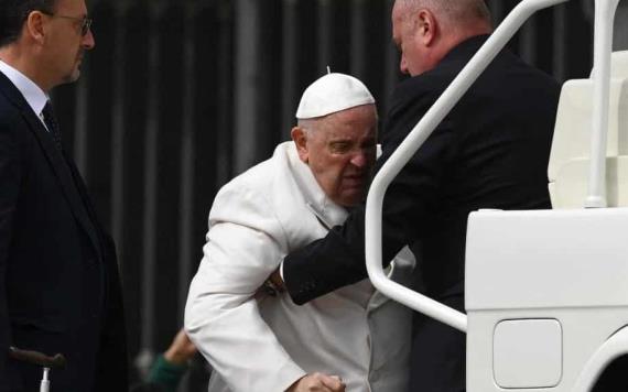Papa Francisco seguirá hospitalizado; presenta infección pulmonar