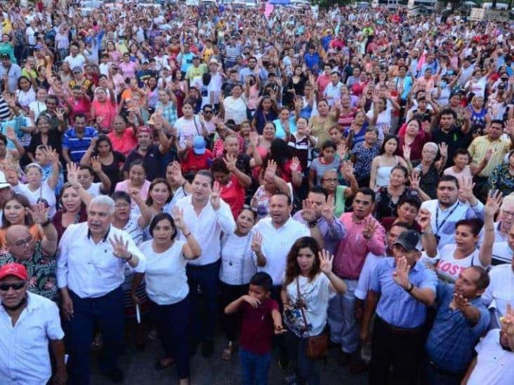 Militantes de Morena realizaron evento donde acudieron más de dos mil personas Militantes de Morena realizaron evento donde acudieron más de dos mil personas