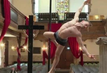 Sacerdote es amenazado de muerte por permitir espectáculo de pole dance en su iglesia