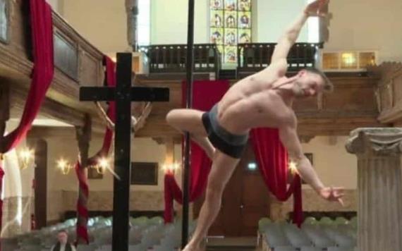 Sacerdote es amenazado de muerte por permitir espectáculo de pole dance en su iglesia