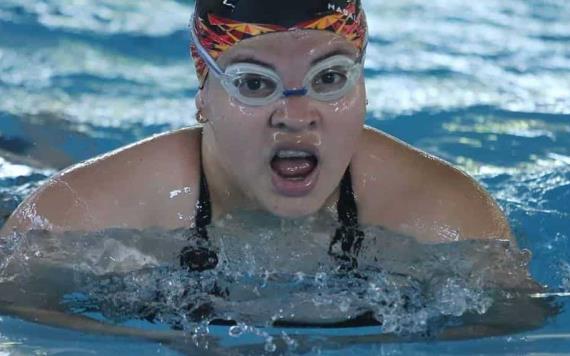 La nadadora tabasqueña Naomi Somellera Mandujano, se prepara en la alberca del Centro Paralímpico Mexicano (CEPAMEX)