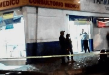 Aseguran consultorio de farmacia donde murió un bebé en Puebla