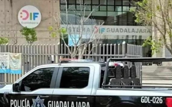 Una madre con cáncer terminal abandona a sus dos hijitos en el DIF de Guadalajara
