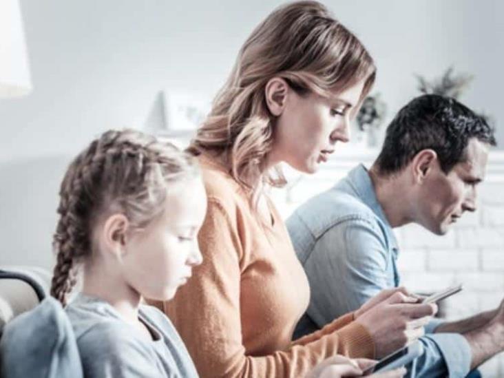 ¿Pasas todo el día pegado al celular? 5 consejos para manejar la adicción al Internet ¿Pasas todo el día pegado al celular? 5 consejos para manejar la adicción al Internet