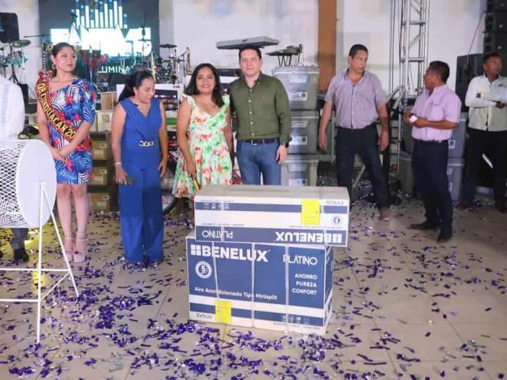 Celebra gobierno de Cunduacán el Día del Maestro Celebra gobierno de Cunduacán el Día del Maestro