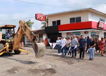Ayuntamiento de Comalcalco da banderazo de inicio a la construcción de pavimento con mezcla asfáltica en ranchería Arena 2da sección