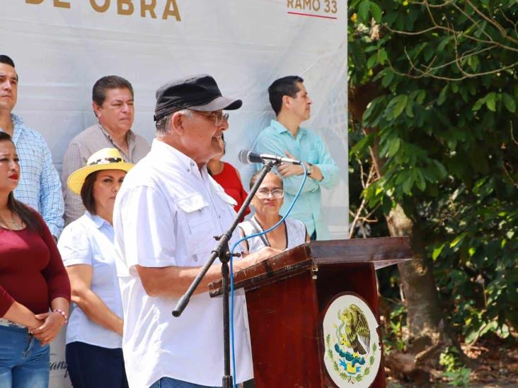 Ponen en marcha obras en comunidades de Comalcalco Ponen en marcha obras en comunidades de Comalcalco