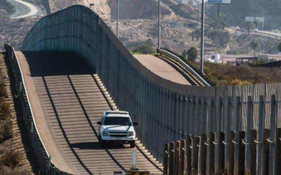 Video: Avientan a niño de 4 años desde el muro fronterizo