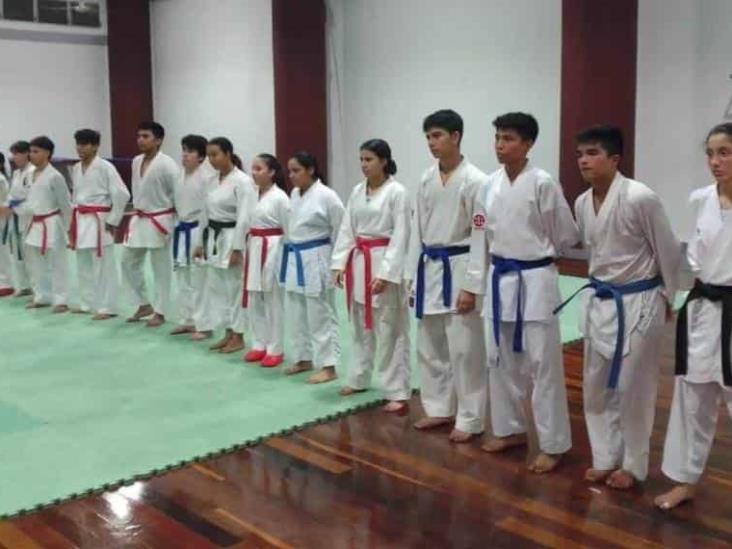 Karatekas tabasqueños realizaron preparación con la Selección de Campeche Karatekas tabasqueños realizaron preparación con la Selección de Campeche