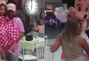 La mujer que realizó el baile provocativo en la fiesta de su hija de 3 años respondió enfurecida a quienes la criticaron