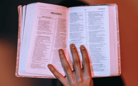 Prohíben la Biblia en primarias y secundarias en Utah