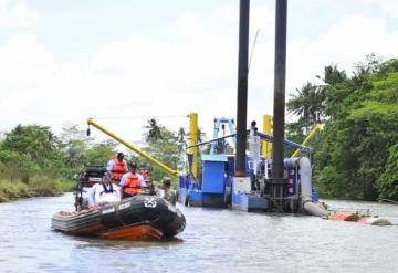 Realizan desazolve de un brazo del río Grijalva