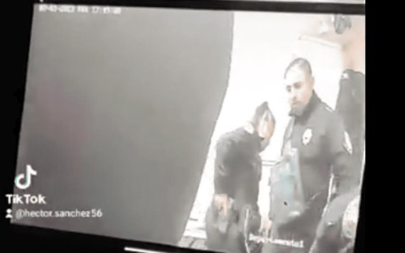 Video: Captan a 5 policías robando, fueron suspendidos
