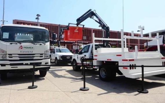 Pemex entrega unidades para el servicio publico en Huimanguillo