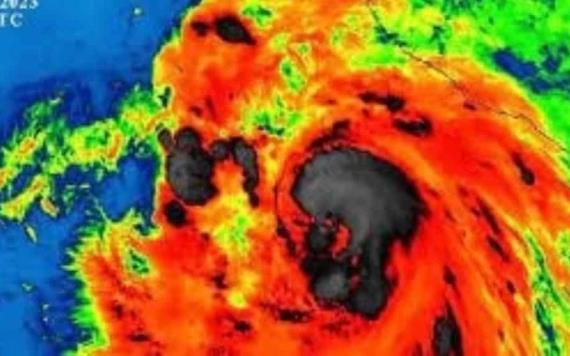 El remolino gigante llamado Hilary se aproxima a las costas de Baja California convertido en huracán de categoría 2