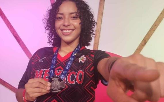 Contenta por trascender y cosechar la medalla de plata con la Selección Mexicana U17 en el Centrobasket 2023 que se realizó en Managua, Nicaragua, fue como regresó la basquetbolista tabasqueña Valeria Ojeda