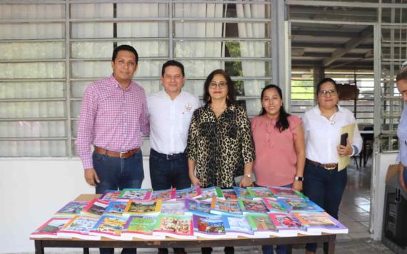Gobierno de Cunduacán continúa con apoyos a sector educativo; entrega minisplit a Centro de Maestros