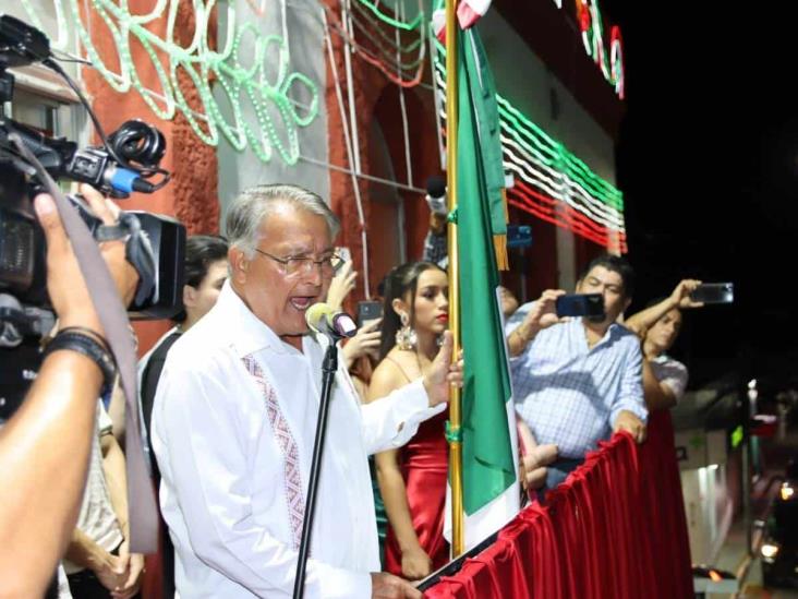 Viven gran noche mexicana y dan el tradicional Grito de Independencia en Comalcalco Viven gran noche mexicana y dan el tradicional Grito de Independencia en Comalcalco
