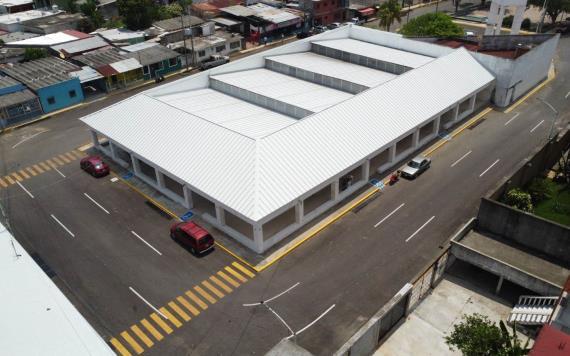 Inaugura Yolanda Osuna reconstrucción de pavimento asfáltico, guarniciones y banquetas en la calle Circuito Noé de la Flor Casanova de Tierra Colorada