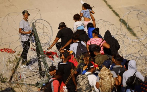 Ola de migrantes en la frontera entre Estados Unidos y México pone a Biden bajo una nueva presión
