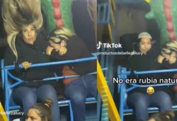 Mujer pierde su peluca en juego mecánico; ¿no era rubia natural? | VIDEO