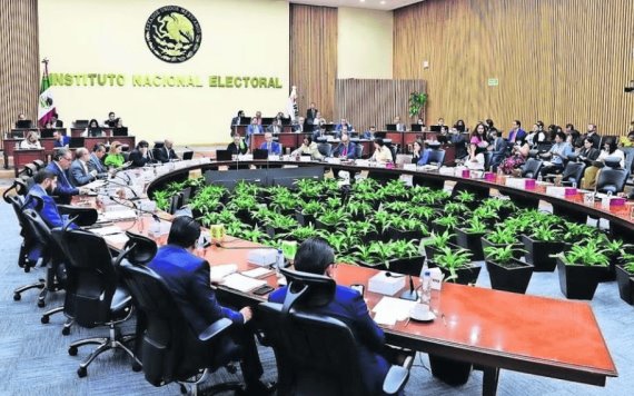 Partidos rechazan acuerdo del INE sobre paridad en candidaturas