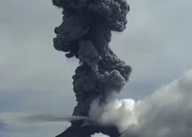 Volcán Popocatépetl registra 2 fuertes fumarolas; advierten por caída de ceniza en la CDMX | VIDEO