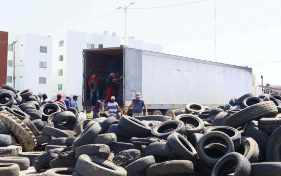 Trasladan neumáticos del Centro Temporal de Acopio de Llantas de Centro hacia Geocycle México, en Macuspana