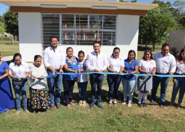 Cortan listón inaugural de dos obras en rancherías de Comalcalco