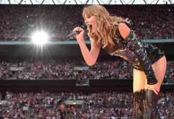 Video: Fans de Taylor Swift se cuelan al concierto por la coladera