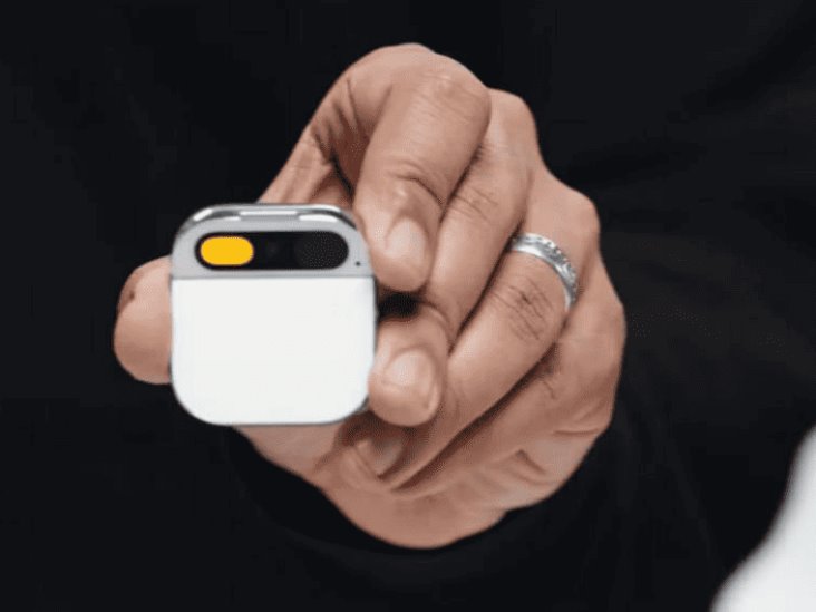 AI Pin, el broche que quiere reemplazar los celulares AI Pin, el broche que quiere reemplazar los celulares