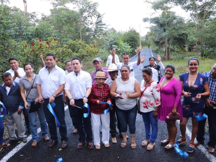 Inauguran construcción de camino en el ejido "Once de Febrero" segunda sección de Cunduacán Inauguran construcción de camino en el ejido "Once de Febrero" segunda sección de Cunduacán