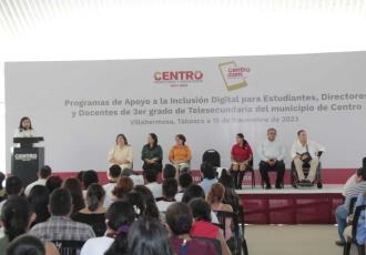 Entregan apoyo para la inclusión digital en Centro