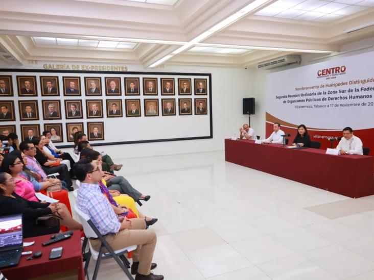 Entrega Yolanda Osuna nombramiento de Huéspedes Distinguidos a titulares de las CEDH de la Zona Sur Entrega Yolanda Osuna nombramiento de Huéspedes Distinguidos a titulares de las CEDH de la Zona Sur
