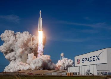 Nave espacial SpaceX explota tras minutos de despegar