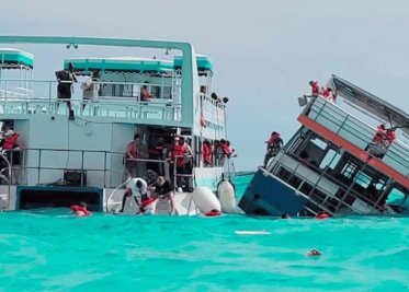 Un ferry con 144 pasajeros volcó y se hundió