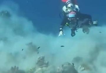 Buzos son sorprendidos por maremoto en el fondo del mar