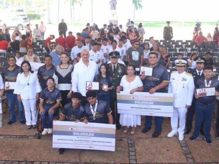 Atletas tabasqueños más destacados fueron galardonados Atletas tabasqueños más destacados fueron galardonados