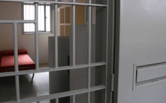 Mujer acude a visita conyugal en prisión y encuentra a su esposo con otra