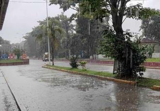Frente frío no causa estragos en viviendas y calles, solamente encharcamientos en Jonuta