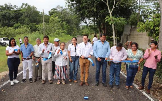 Gobierno de Cunduacán entrega obra de rehabilitación de camino en la Colonia Las Palmas