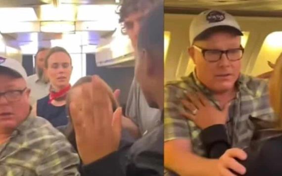 Hombre sufre episodio de alzhéimer en pleno vuelo; esto hicieron los pasajeros para calmarlo | VIDEO
