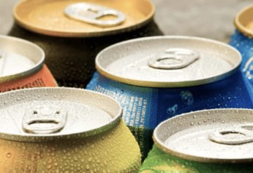 VIDEO. Analizan latas de refrescos y revelan qué tan sucias están